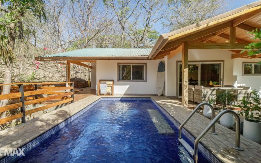 Casa de los Árboles- Steps from Guiones beach Guanacaste | REMAX