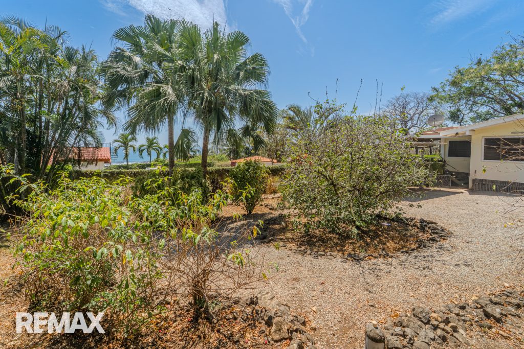 Charming Boutique Lot Above Lagarta Lodge – 315 m²