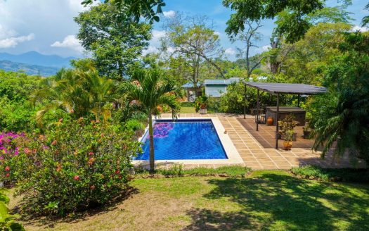 Hacienda Atenas home and guest home in a beautiful park-like setting with added pool area