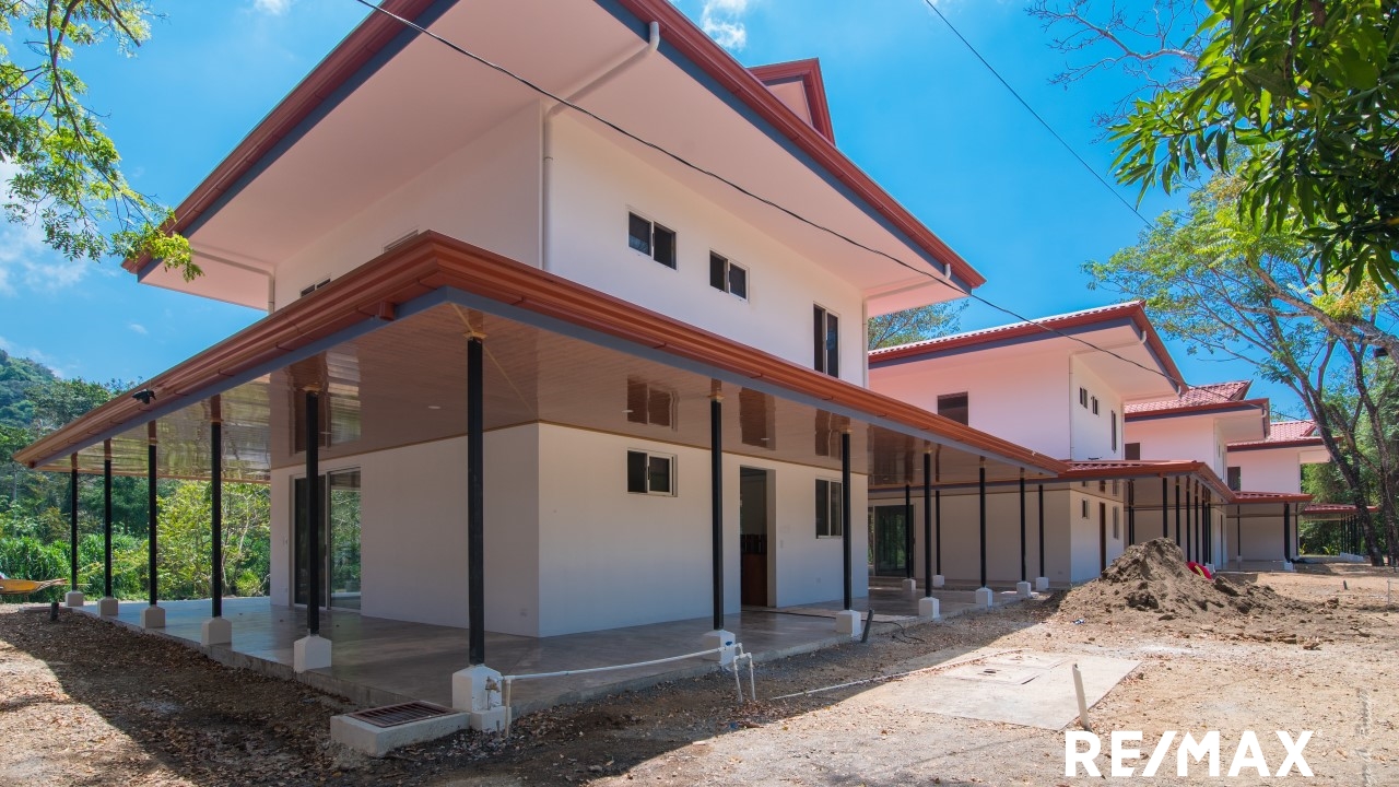 New Construction Townhouse Between Beach and River