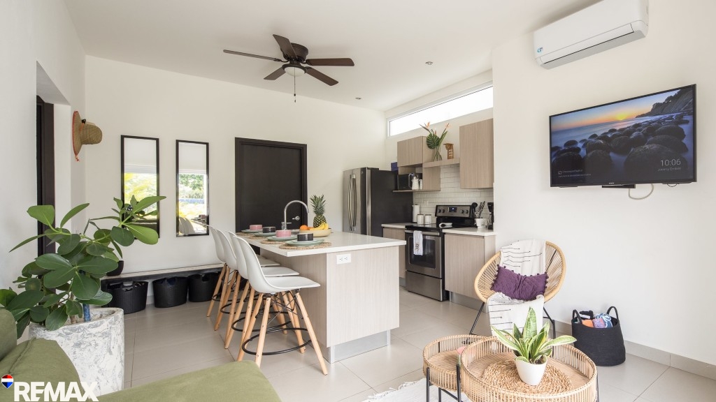 Modern &amp; Stylish Condo Just Minutes from Jaco Beach and Downtown