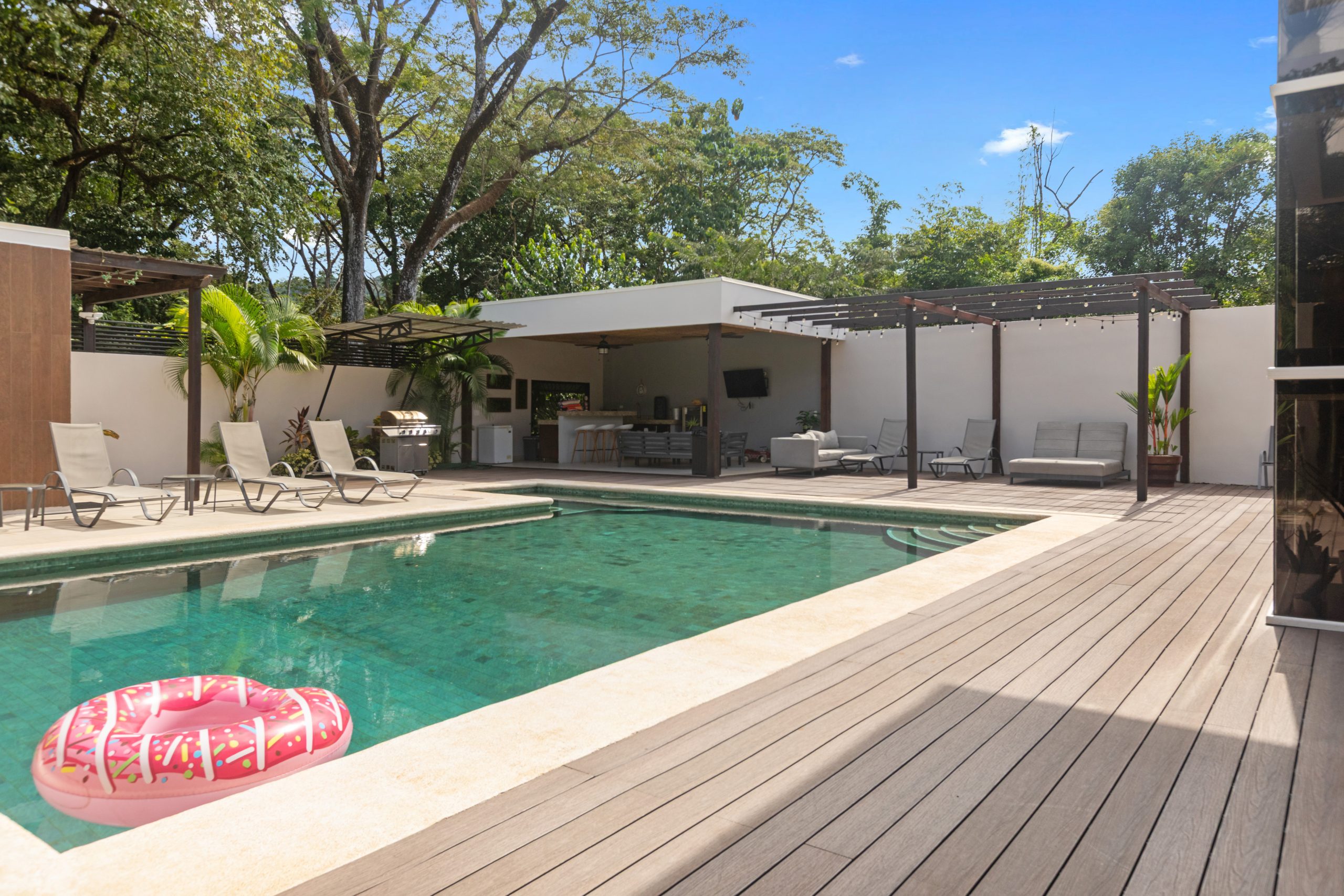 Luxury Residence in Jaco Beach with a Private Pool
