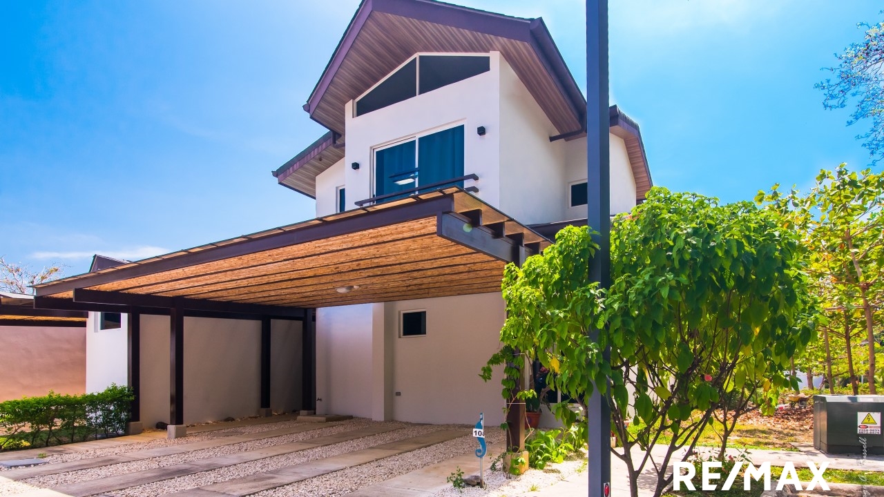 Corner property Jaco