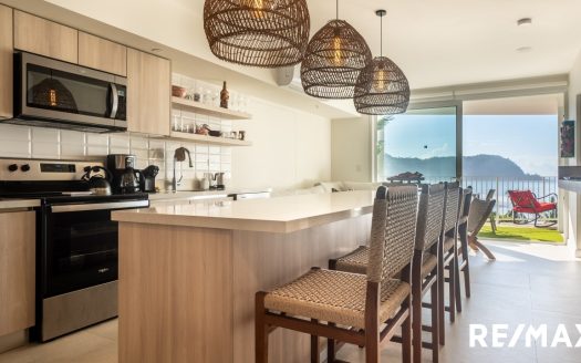 Beachfront Luxury Condo with Versatile Lock-Off in Jaco Beach