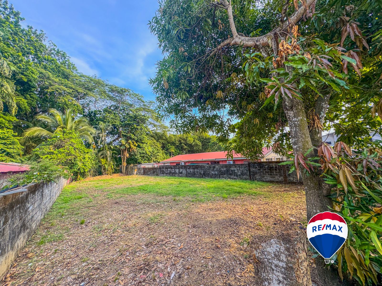 Central Jaco Prime Lot | Steps to Beach