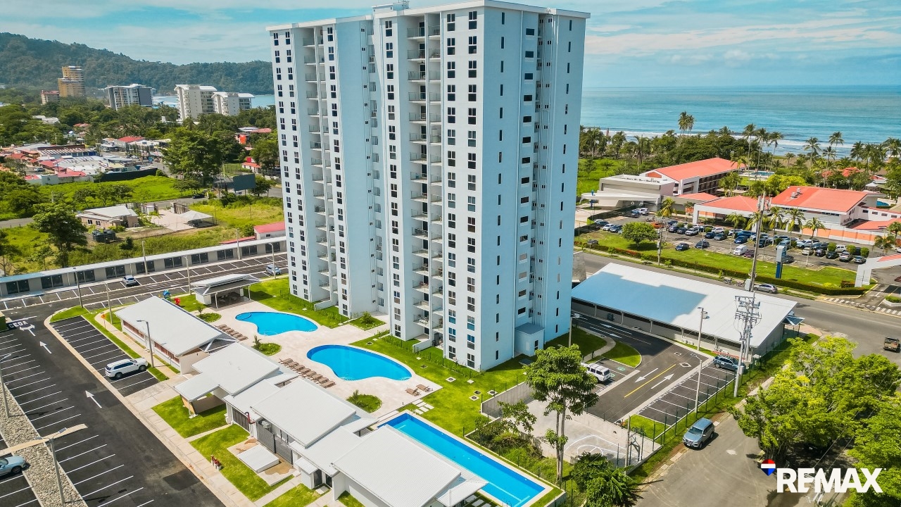 Sunset Serenity: Oceanview Condo in Jaco Beach
