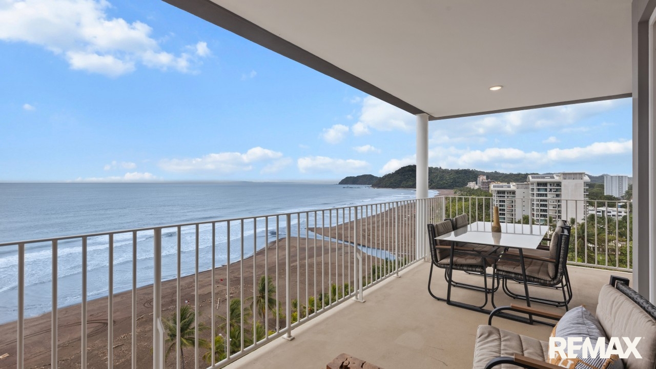 Luxury Oceanfront Penthouse with Sweeping Sunset Views – Pacific Point 1201, Jaco Beach