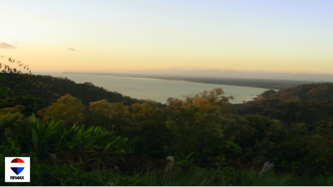 28 Hectares (68.9 Acres) – Prime Ocean View Development Land