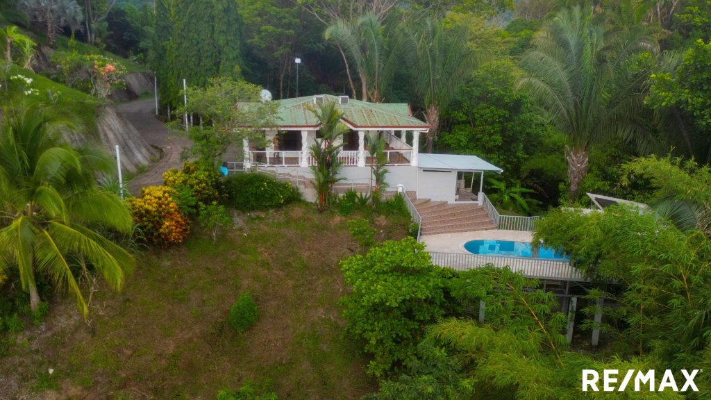 House and pool with Ocean View