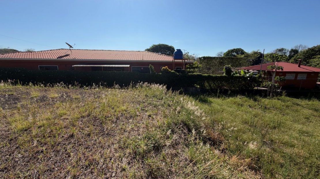 Competitively priced lot 5 minutes from 27 and close to Atenas Center in the countryside