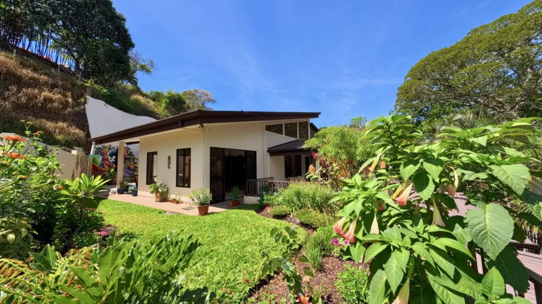 You've found your piece of paradise home & guest home in Atenas!