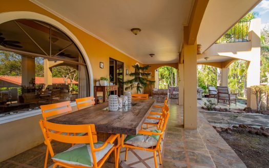 Amazing Property nested in nature views and close to town!