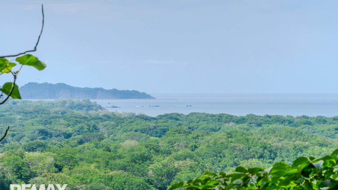 Ocean-View Estate Lot with Custom Home Design in Alta Mira