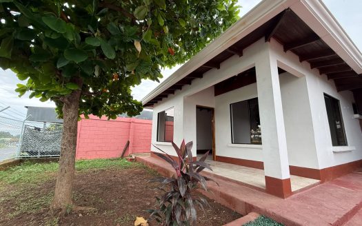 Home for Sale in the Heart of Orotina – Excellent Investment Opportunity
