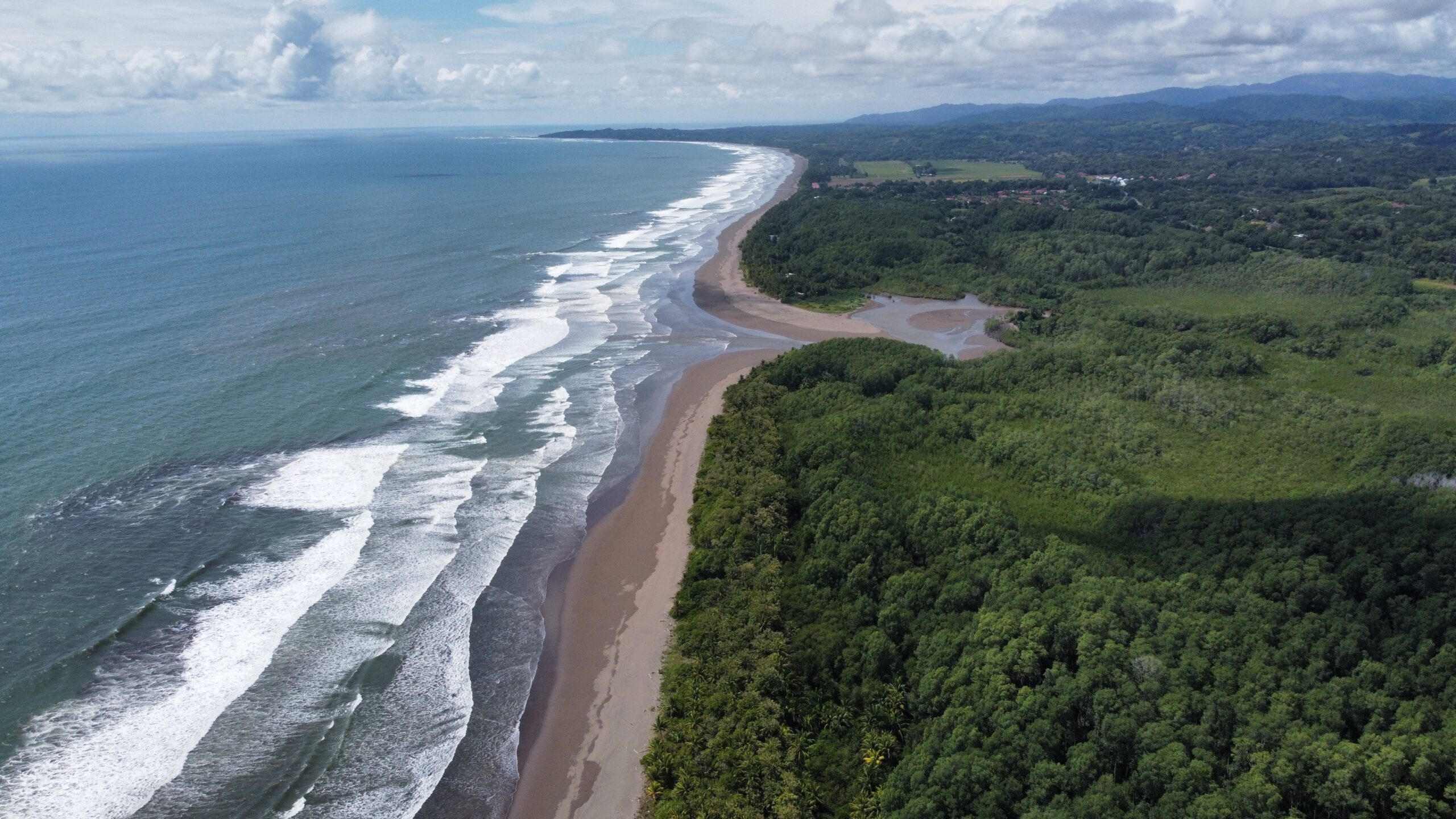 270 acres with 3 km of private beach