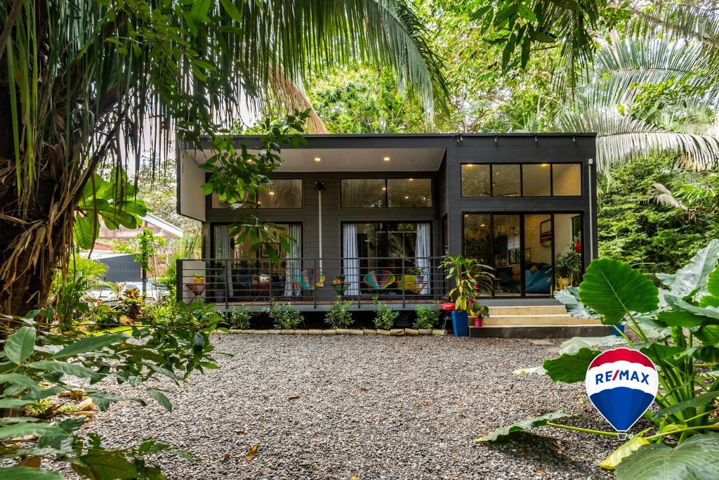 Turnkey Tropical Retreat | Near Beach