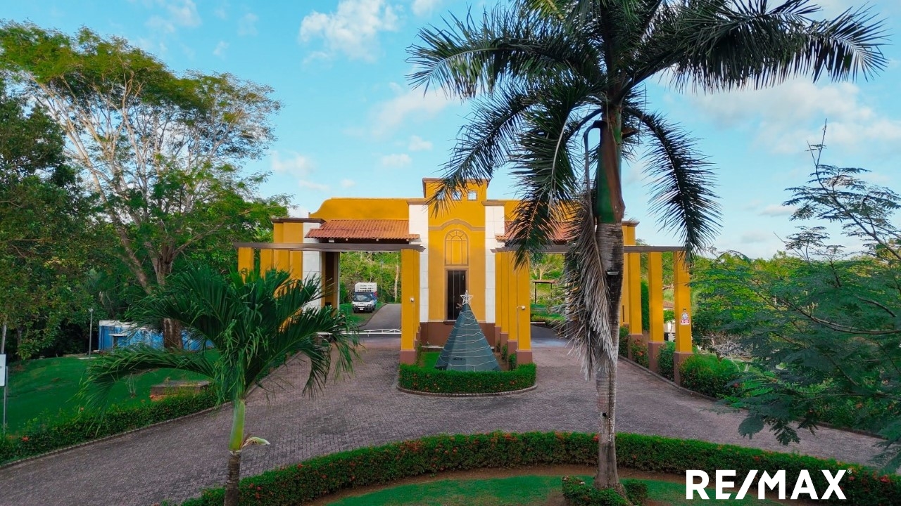 Beautiful 2,968 m² Lot Close to the Beach – Perfect for Your Dream Home