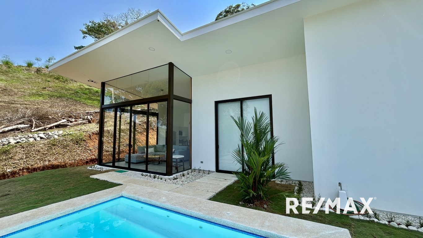 Toucan's Nest | Modern House surrounded by lush Jungle in Monterrey, Esterillos