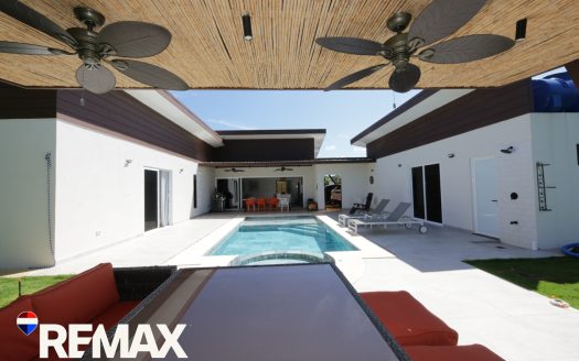 Esterillos Este Beach House | Titled | Modern | New Construction