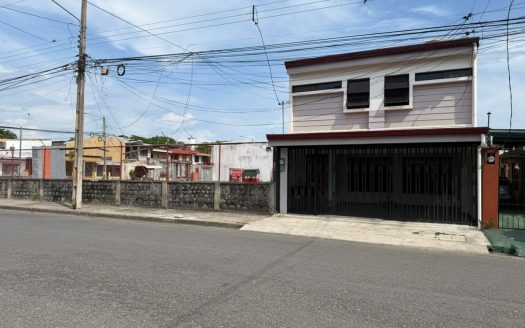 HOUSE FOR SALE IN BARRIO EL CARMEN, PUNTARENAS