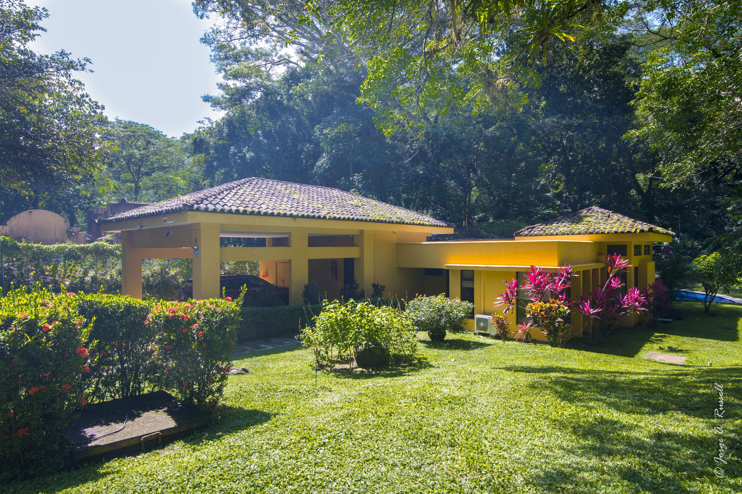 Delightful Tarcoles Creek Residence Near Beach