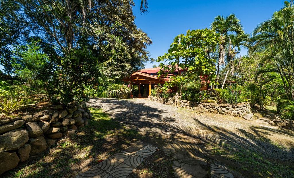 Beautiful Wellness Retreat & Boutique Hotel Opportunity in Atenas