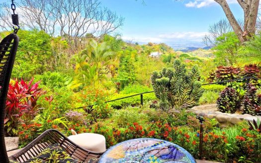 Unique Atenas Garden of Eden Home with separate Guest house