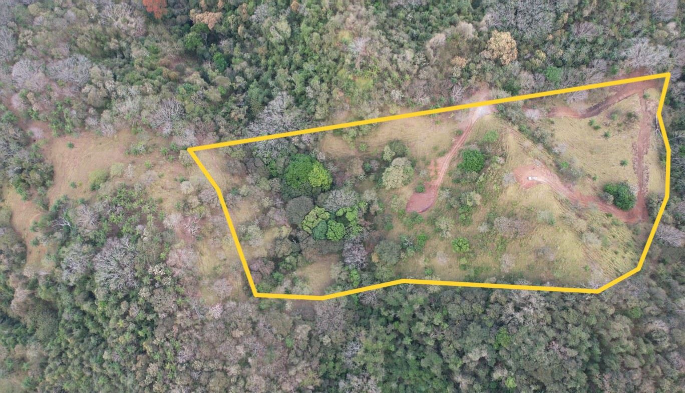 This is a rare opportunity to secure a large, versatile property with breathtaking views in one of Costa Rica’s emerging areas. 11 Acres