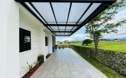 A home like new in new section Las Masetas in Los Reyes new to the La Guacima market