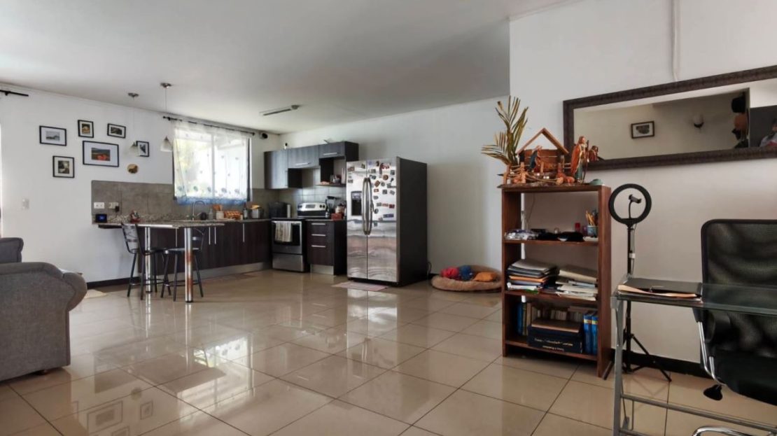 House in Vista de las Flores Condominium