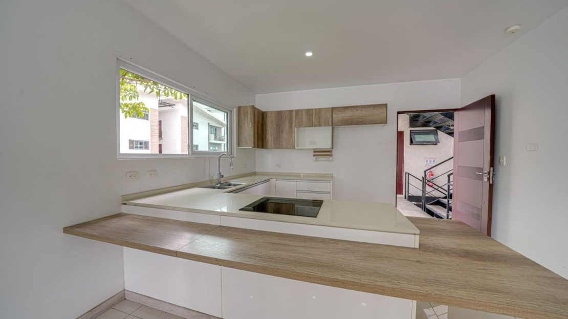 APARTMENT FOR SALE: 2 BR / 2 BA / 2 PARKING SPACES – URUCA