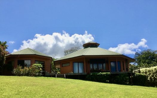 Prime Lakefront Villa in Lake Arenal Gated Community – Exceptional View, Guest House, and Investment Appeal