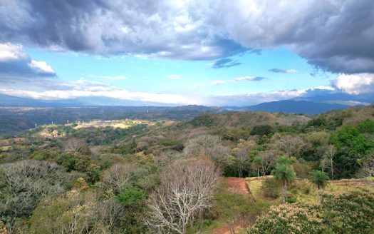This is a rare opportunity to secure a large, versatile property with breathtaking views in one of Costa Rica’s emerging areas. 11 Acres