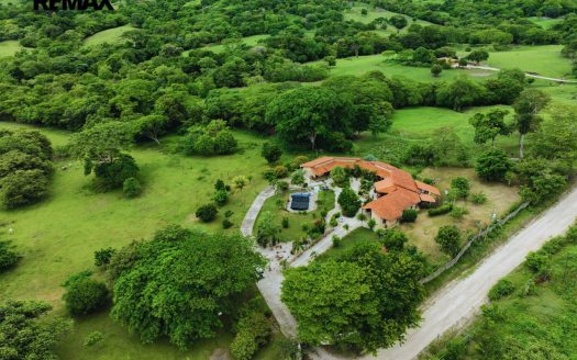 12-Hectare Private Estate with Gulf Views, Guest Accommodations & Self-Sufficient Infrastructure – Nicoya Peninsula