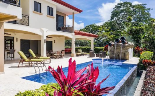 Mountain Queen Home for rent amazing views nested in a coffee plantation