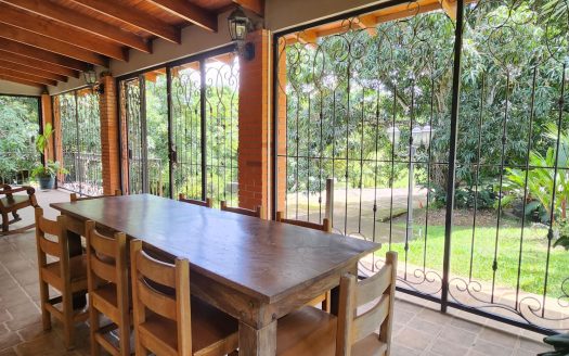 Colony style house in the middle of a private farm with lots of nature around