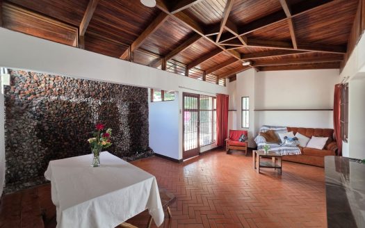 Mixed-Use Corner House in the Heart of Barva | 4,273 sq ft Lot