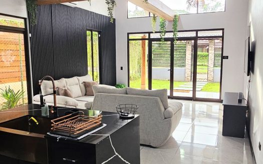 Modern Home with Private Pool in gated community – Walk to Downtown La Fortuna
