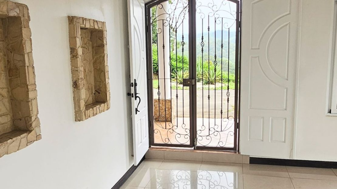 Spacious Family Home with Arenal Volcano Views in Florencia