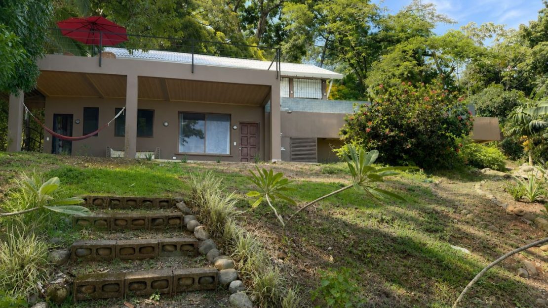 Brand-New Ocean-View Studio with a Private Jungle Trail