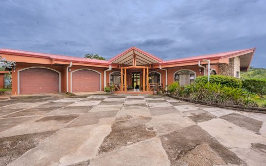 Charming Country Home with Mountain Views in San Ramón, Costa Rica