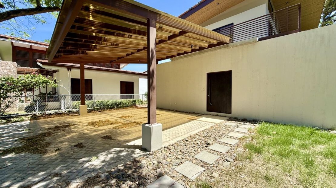 New House For Rent in Liberia