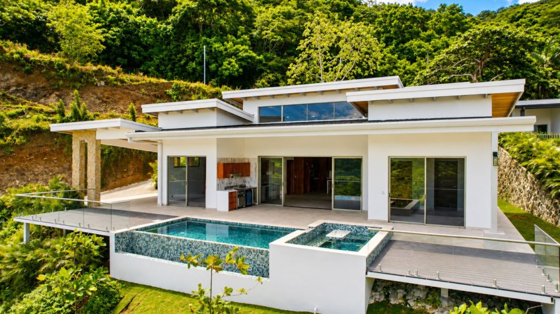 Brand new home and guest home in premier Atenas community Las Rocas