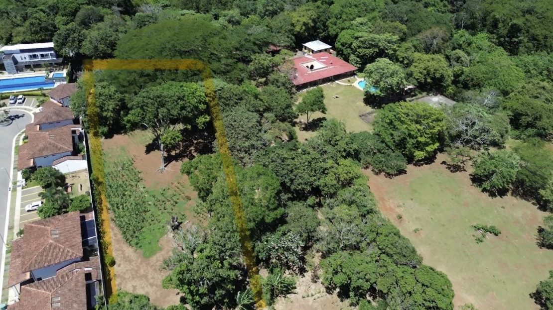 307.99 m² Development Lot with Outstanding Investment Potential