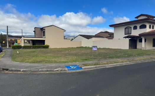 291.37 m² Corner Lot for Sale in Albacete Condominium, Quebradilla, Cartago