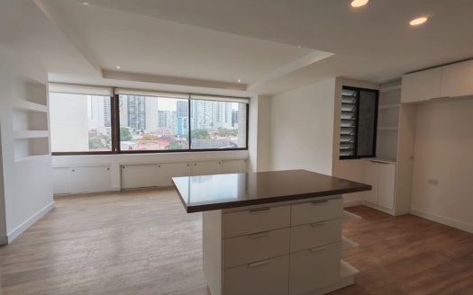 Apartment in Rohrmoser | Steps from Coffee Park!