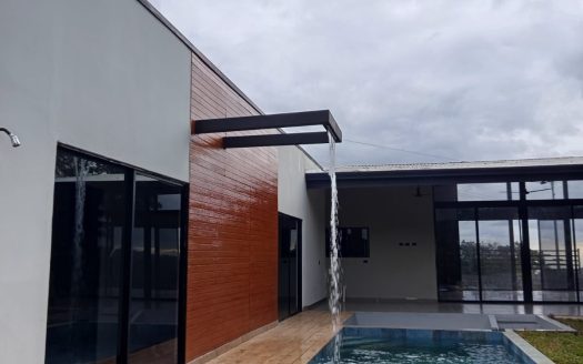 Ultramodern home in Atenas private community next to nature