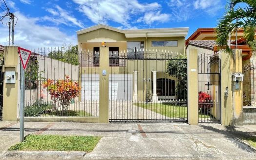 FOR SALE Exclusive house in the Altos de Montenegro Condominium, Alajuela