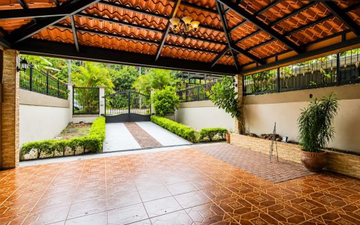Charming 3-Bedroom Home for Rent | Barrio Mercedes, Atenas