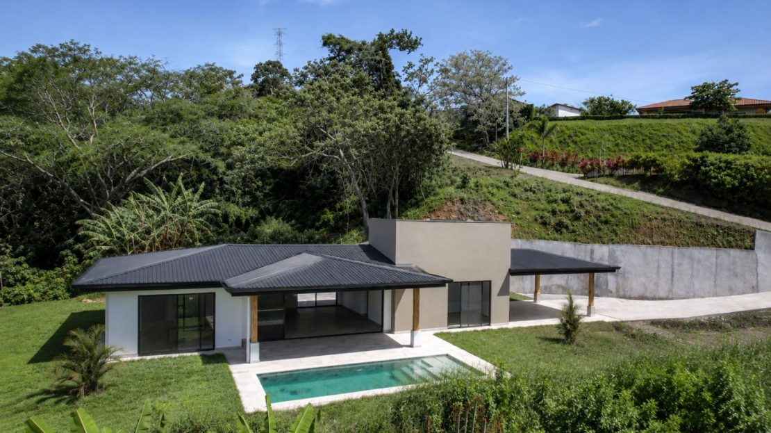 Brand new Roca Verde home with impressive designs and finishes in Atenas